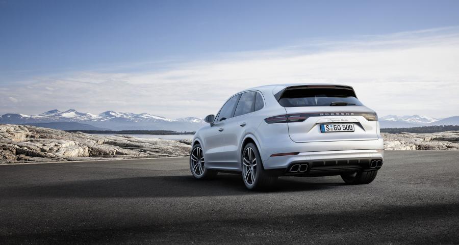  Porsche Cayenne Turbo 2017 года  (WW) (фото 43 из 45)